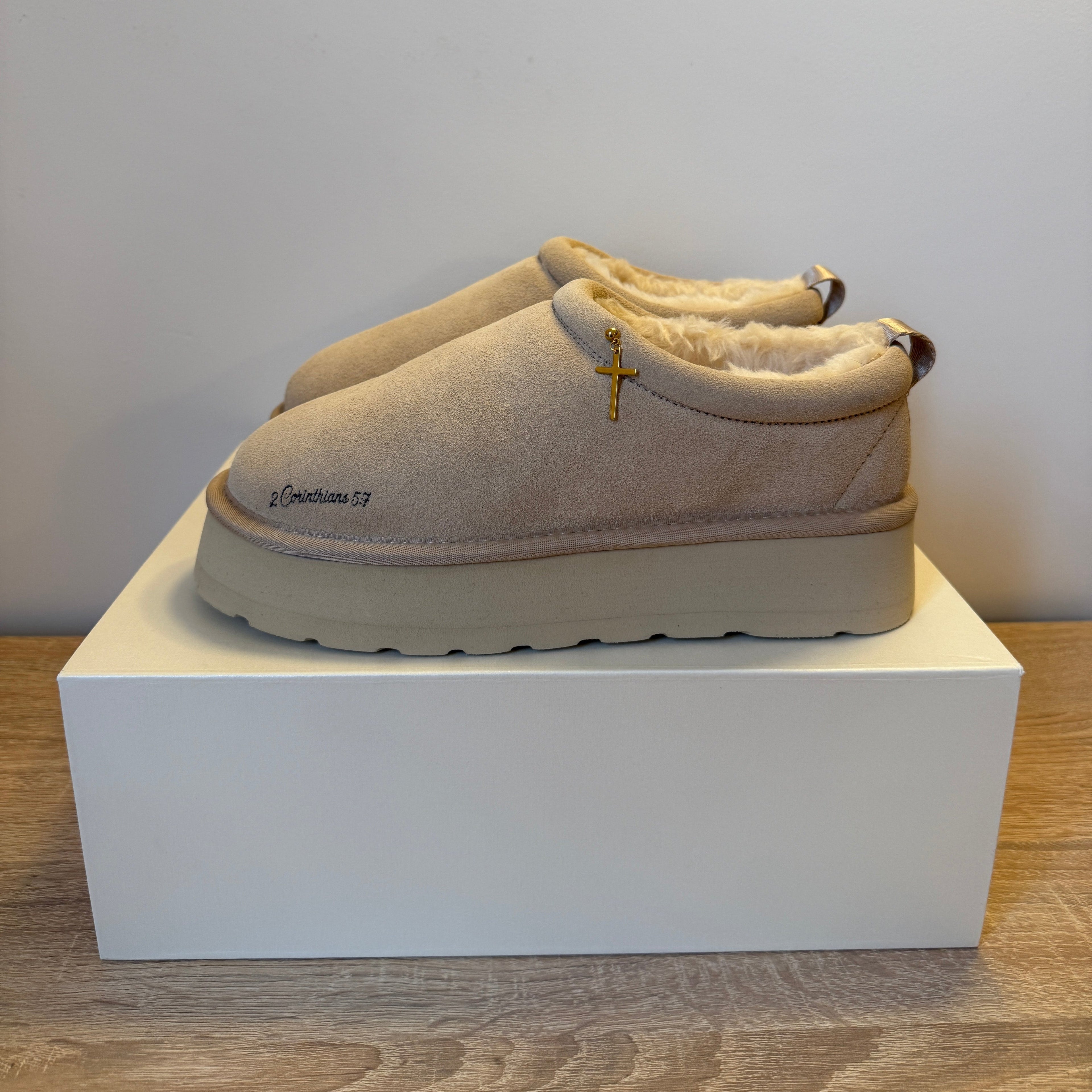 2 Corinthians 5:7 Clogs